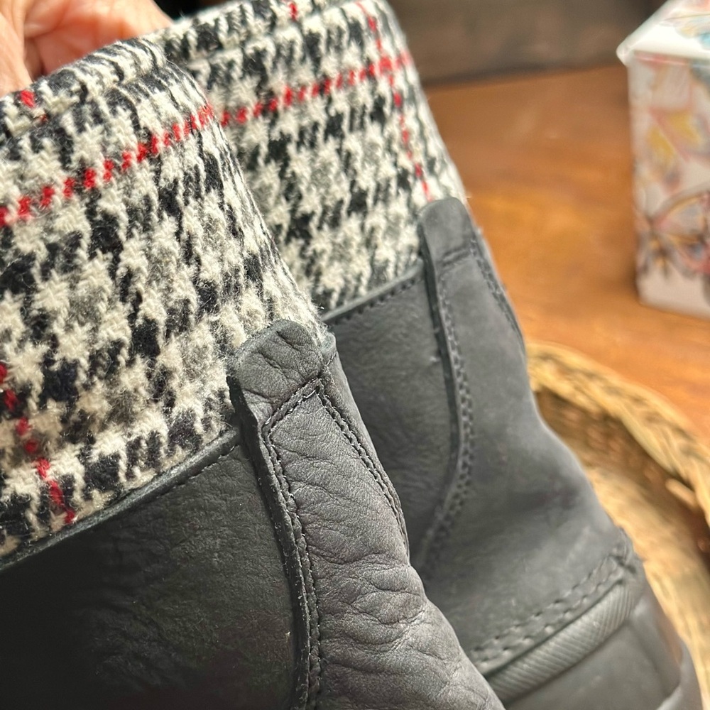 J Crew 2019 Holiday Perfect Winter Black Waterproof Red Houndstooth Boots - Picture 10 of 13